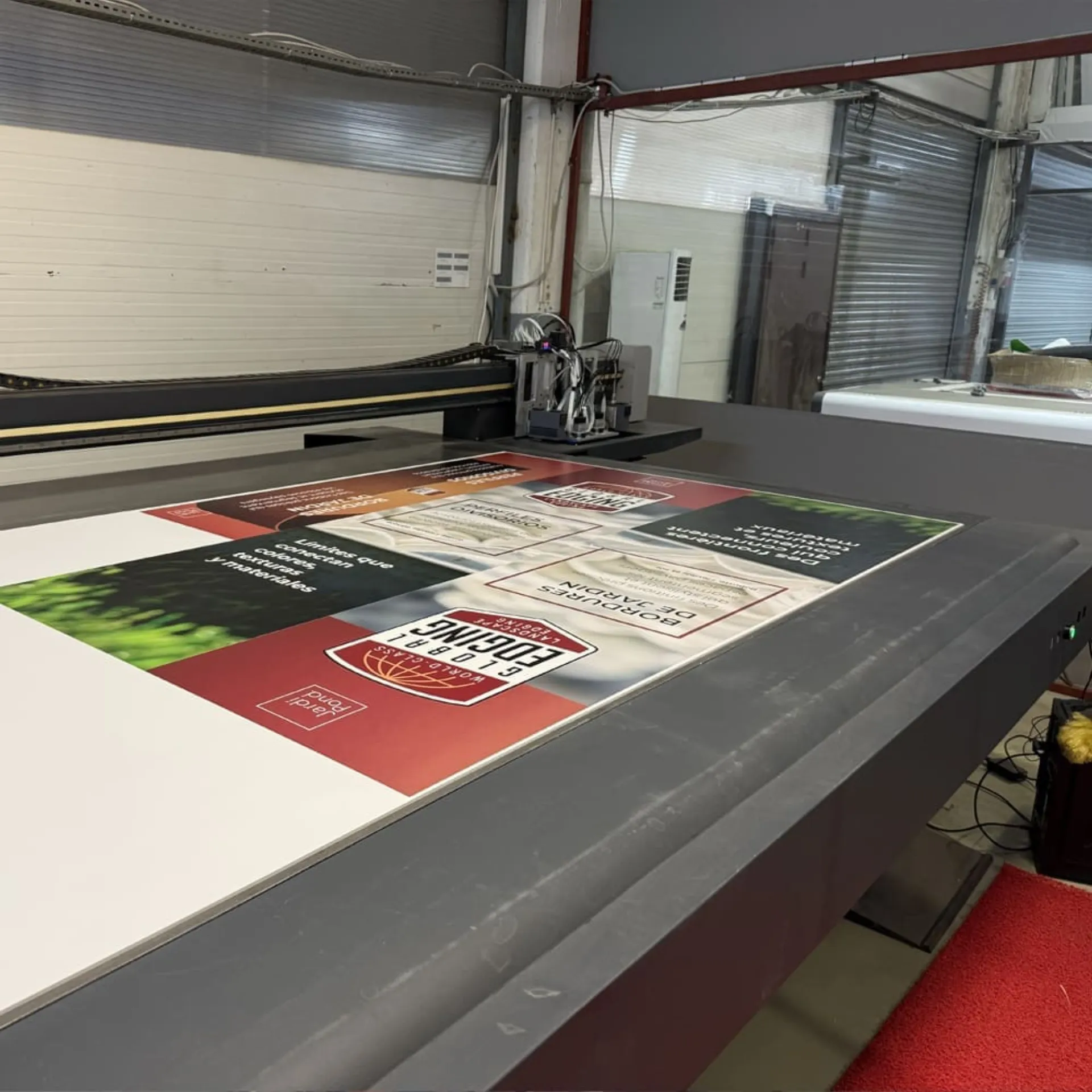 UV Baskı Teknolojisi: Yüzeylere Hayat Veren Sessiz Devrimin 7 Sırrı