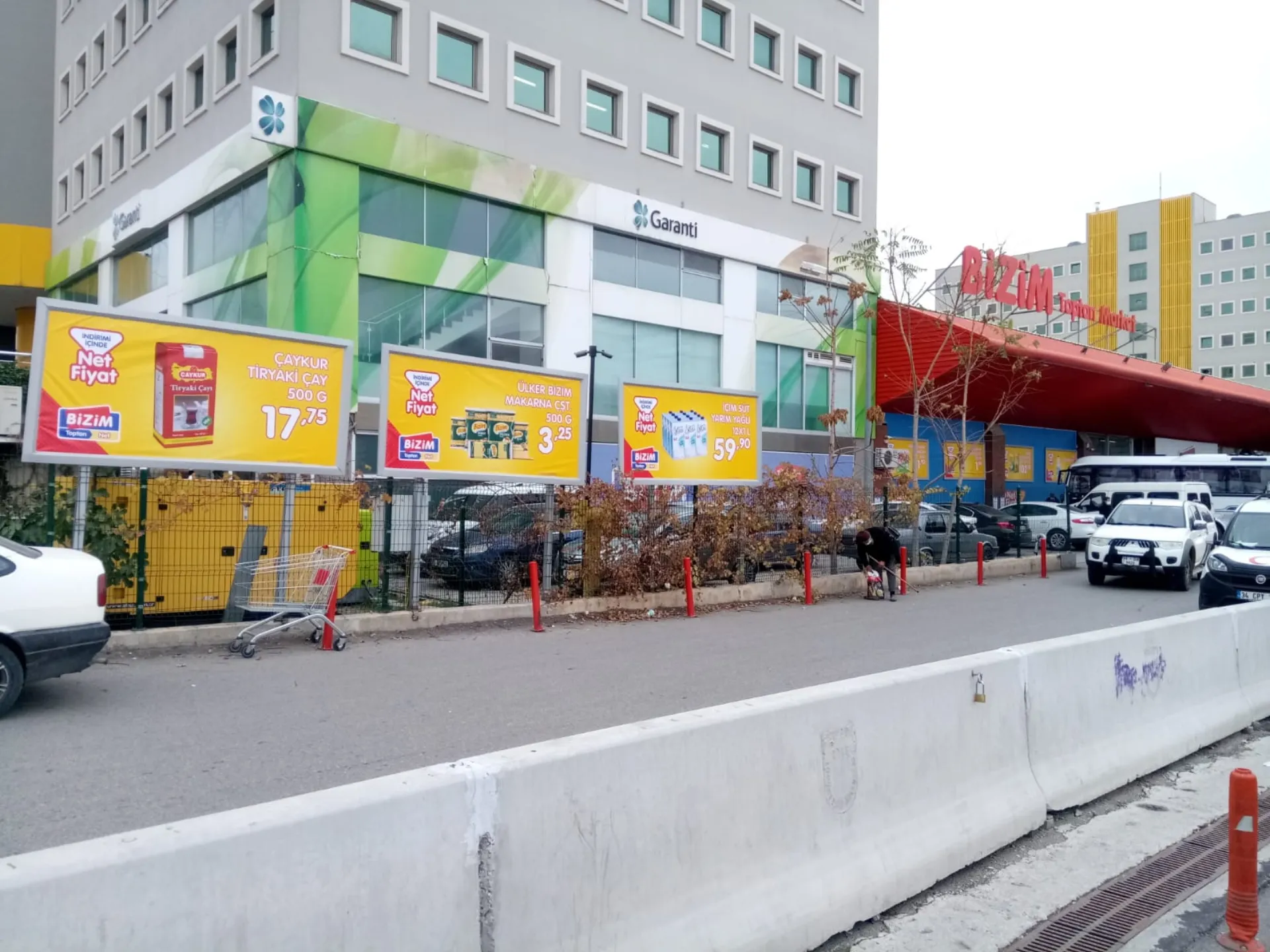 Bizim Toptan – Roll-Up & Stand 4