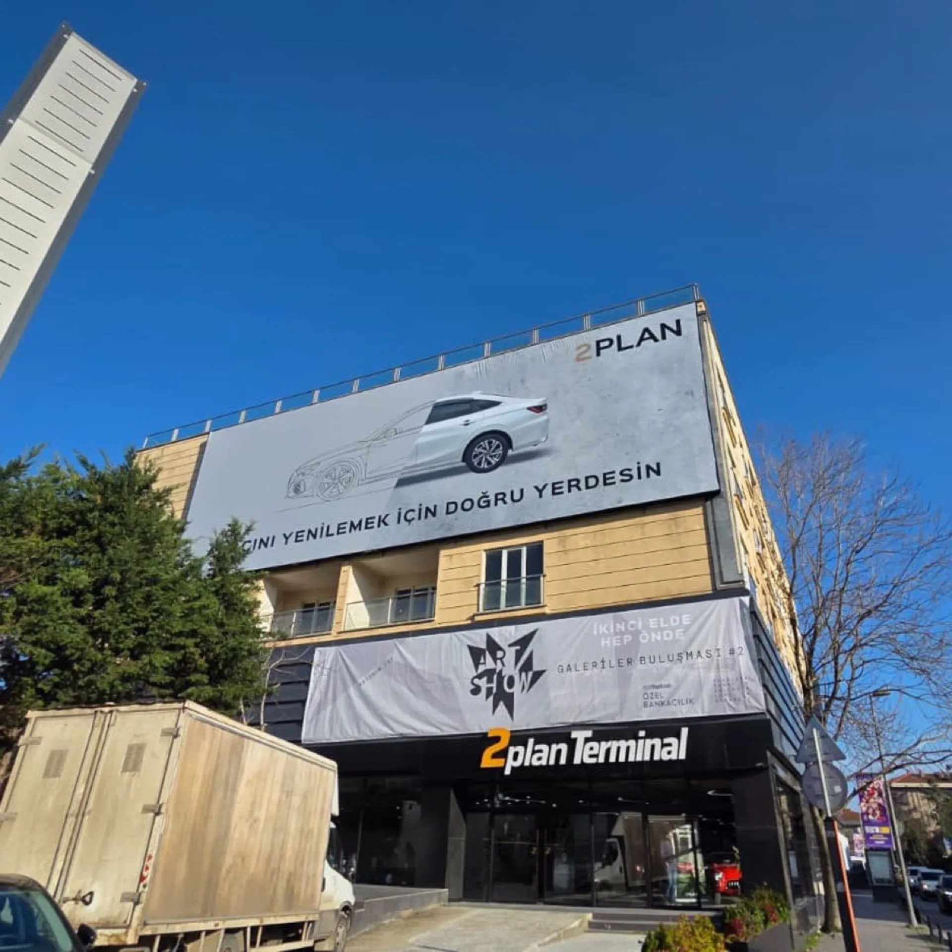 Etiler 2Plan – Bina Cephe Giydirme ve UV Baskı Uygulaması 3