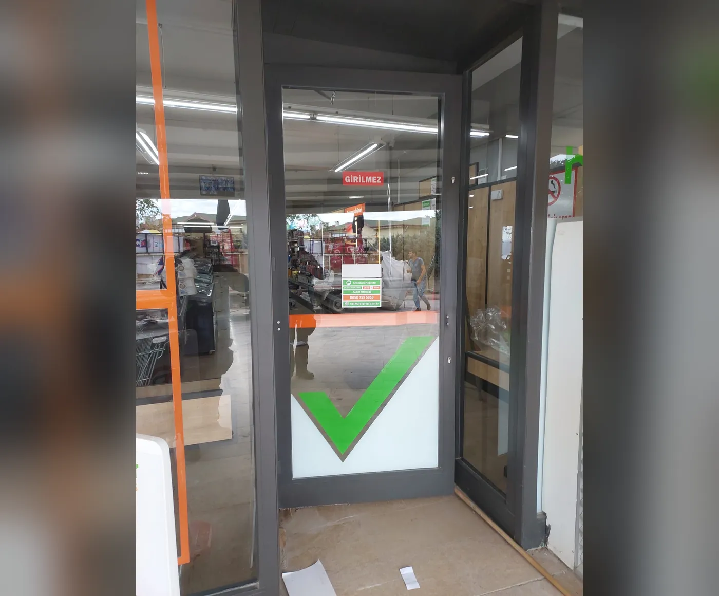 Hakmar Express Kışladüzü – Mağaza İçi ve Cephe Uygulamaları 6