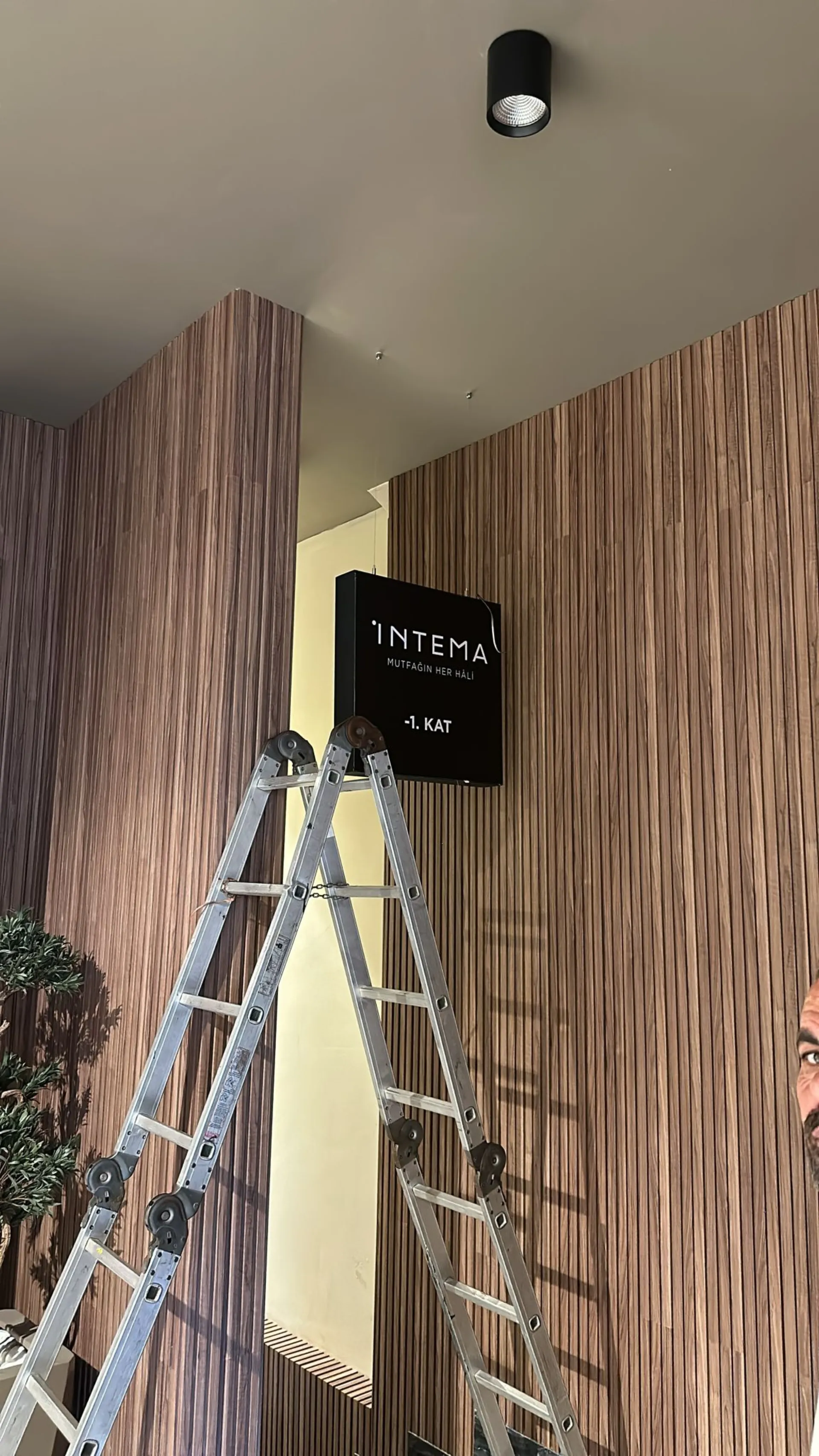 İntema – Yönlendirme Tabelası