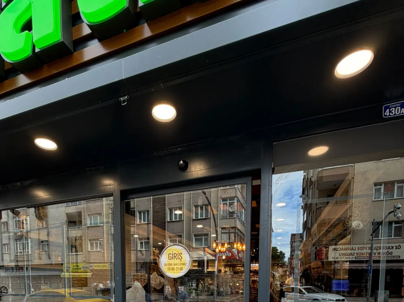 Tatbak Gebze — Store Signage and Graphics 3