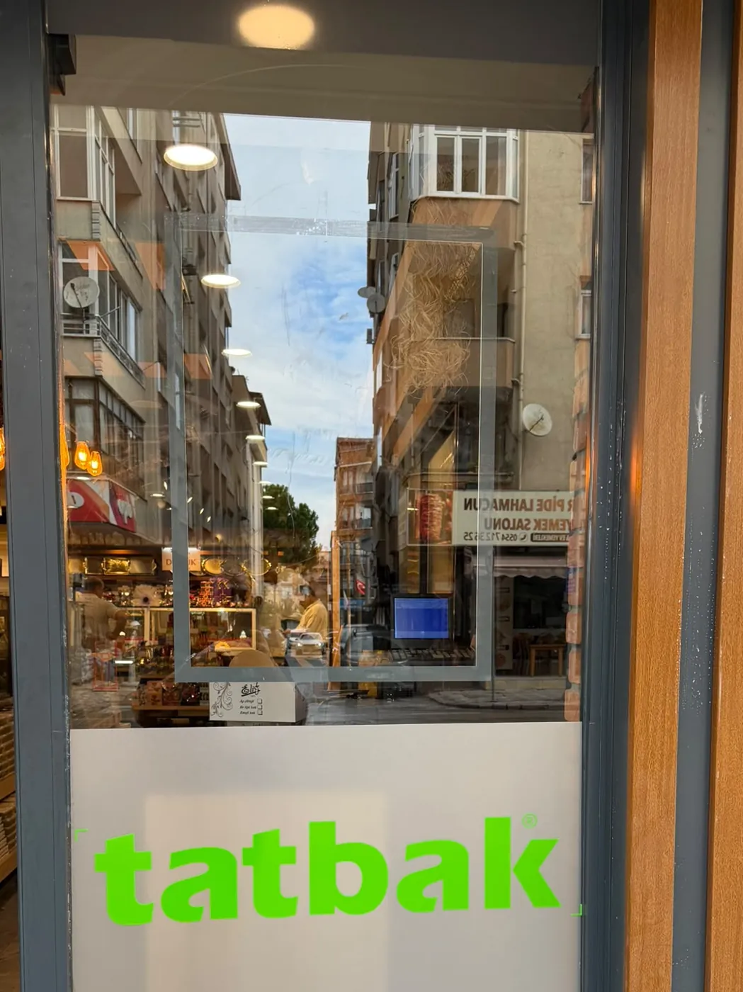 Tatbak Gebze — Store Signage and Graphics 4