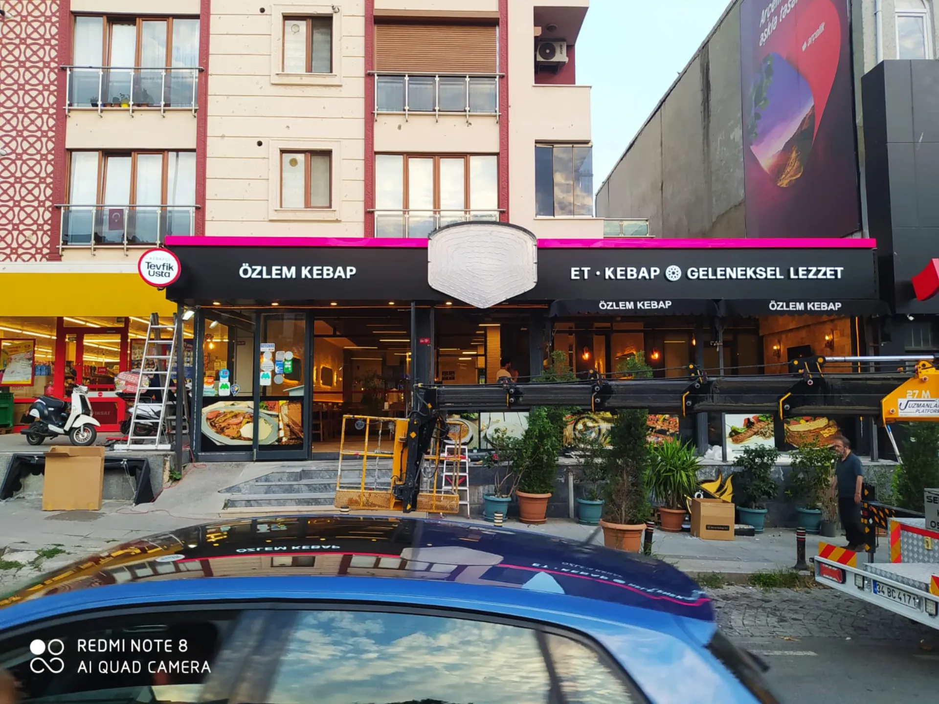 Tevfik Usta Kebap – Restoran Tabelası 2