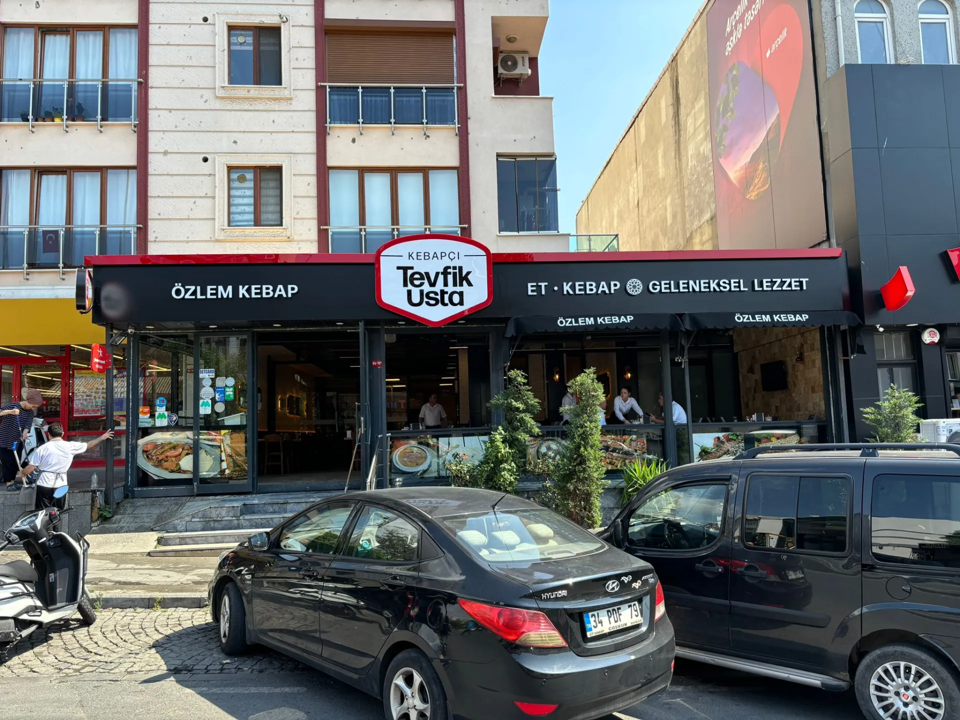 Tevfik Usta Kebap – Restoran Tabelası 3