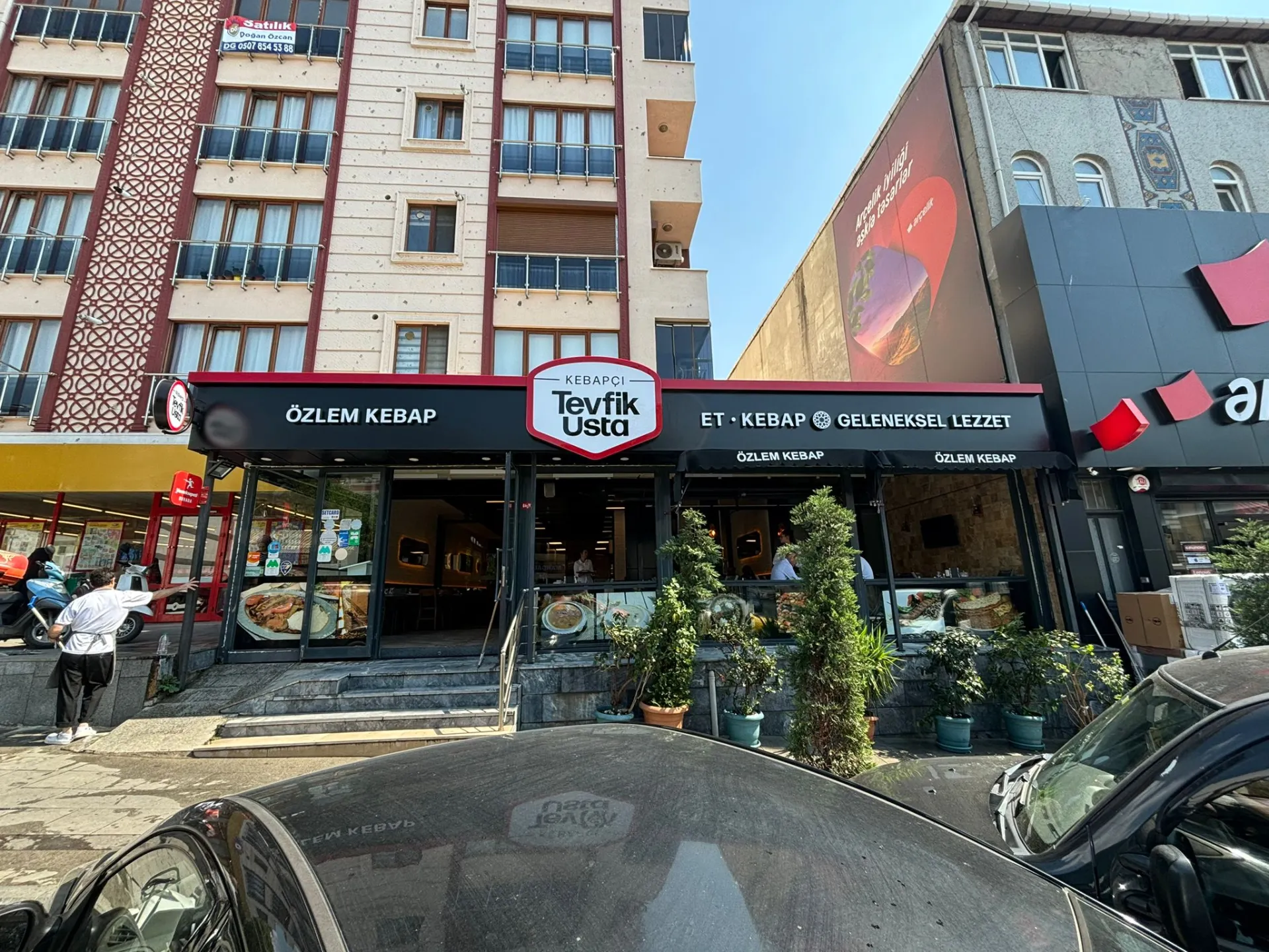 Tevfik Usta Kebap – Restoran Tabelası 4