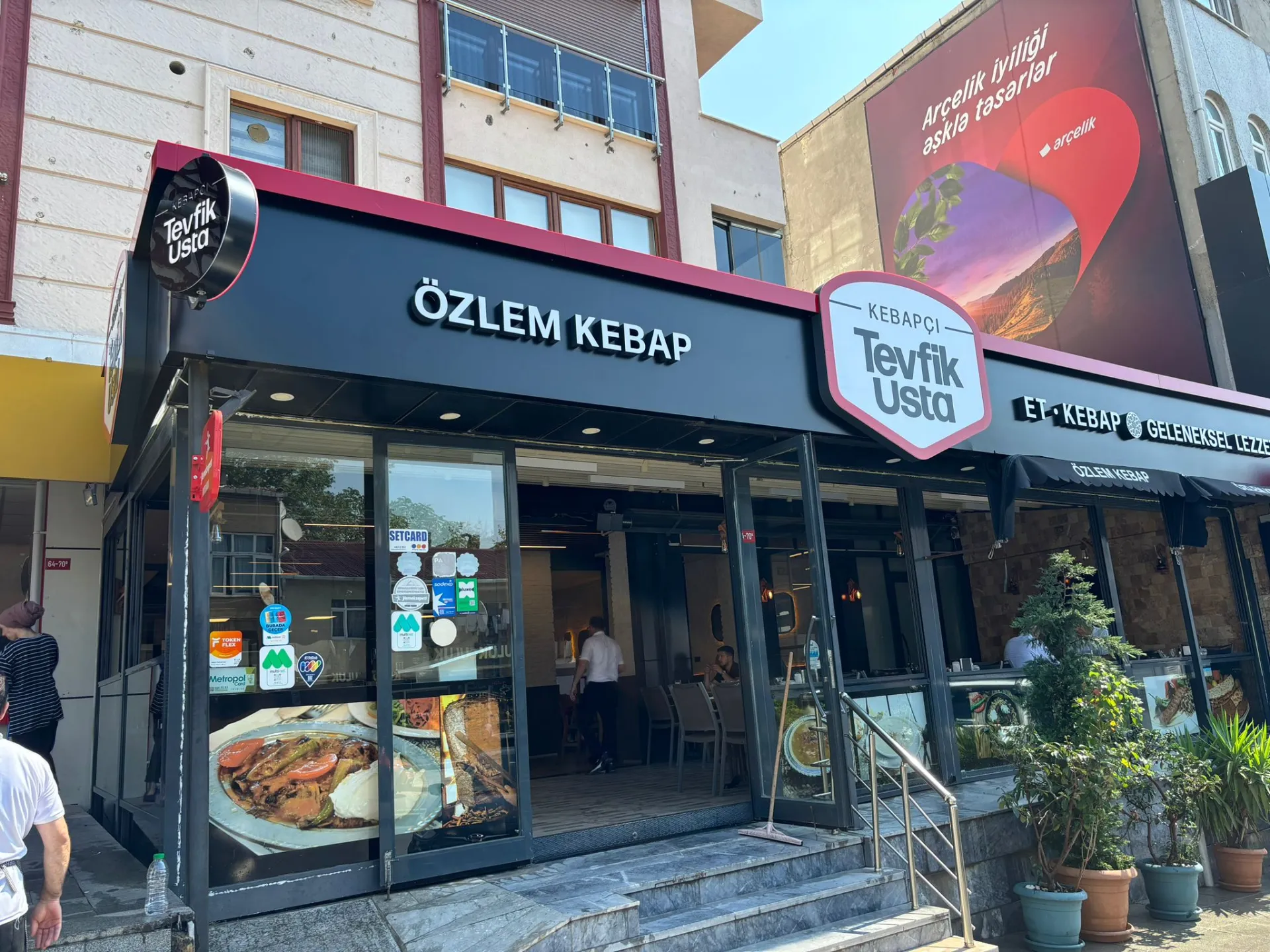 Tevfik Usta Kebap – Restoran Tabelası 5