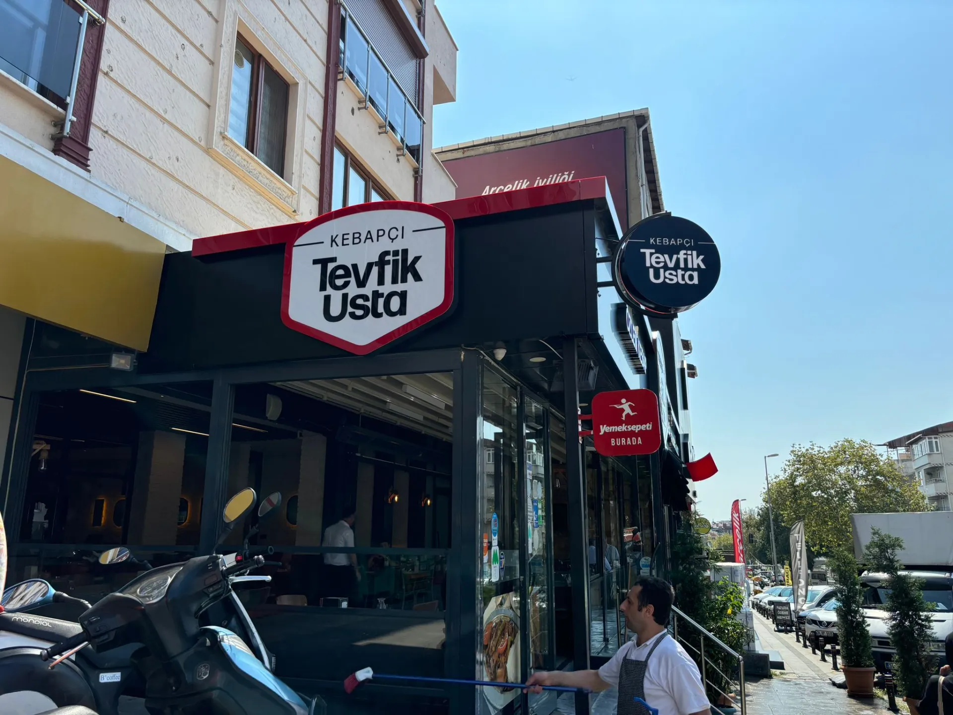 Tevfik Usta Kebap – Restoran Tabelası 6