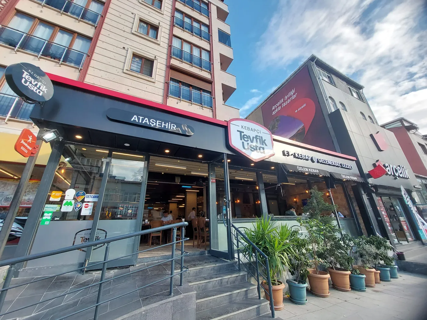 Tevfik Usta Kebap – Restoran Tabelası 8